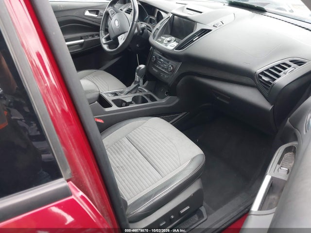46079870 :رقم المزاد ، 1FMCU0J93HUA22511 vin ، 2017 Ford Escape Titanium مزاد بيع
