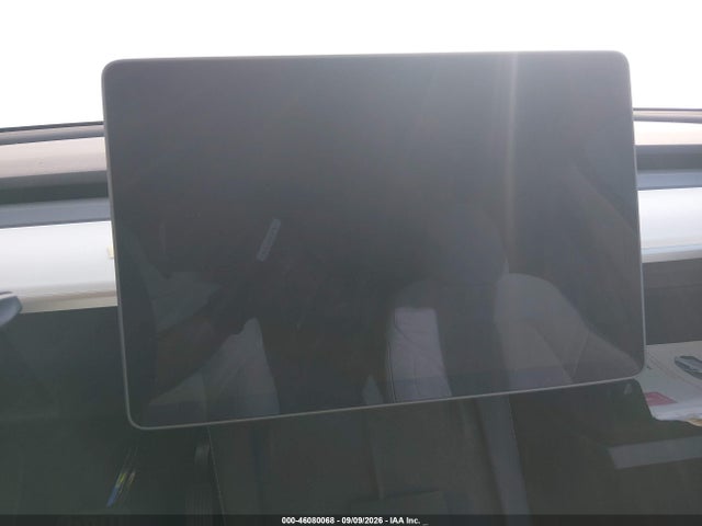 Tesla Model Y Long Range 2025 7SAYGDEEXSF238018 Image 15
