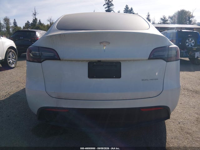 Tesla Model Y Long Range 2025 7SAYGDEEXSF238018 Image 16