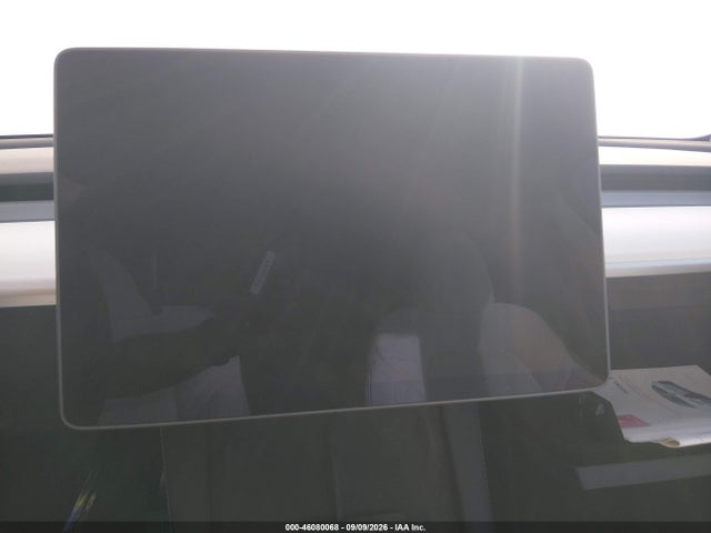 Tesla Model Y Long Range 2025 7SAYGDEEXSF238018 Image 17
