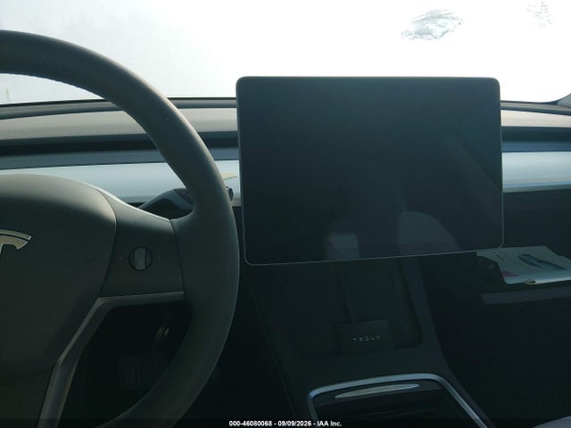 Tesla Model Y Long Range 2025 7SAYGDEEXSF238018 Image 18