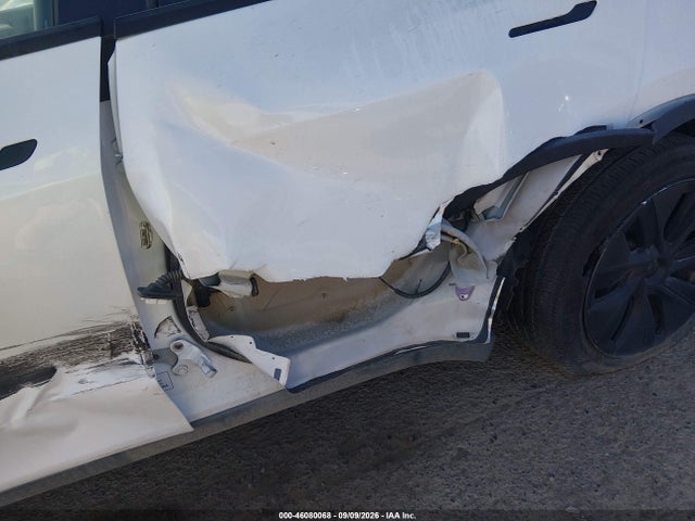 Tesla Model Y Long Range 2025 7SAYGDEEXSF238018 Image 20