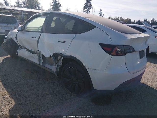 Tesla Model Y Long Range 2025 7SAYGDEEXSF238018 Image 3
