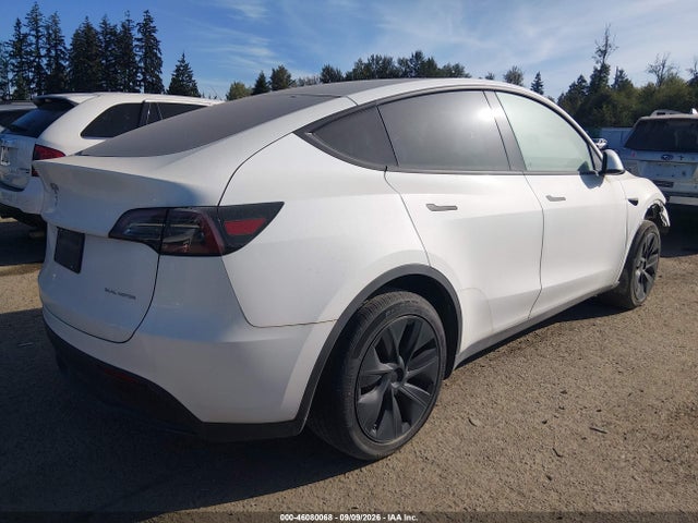 Tesla Model Y Long Range 2025 7SAYGDEEXSF238018 Image 4