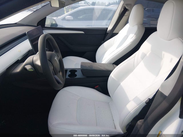 Tesla Model Y Long Range 2025 7SAYGDEEXSF238018 Image 5