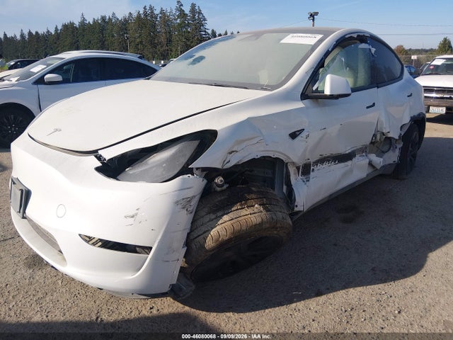 Tesla Model Y Long Range 2025 7SAYGDEEXSF238018 Image 6