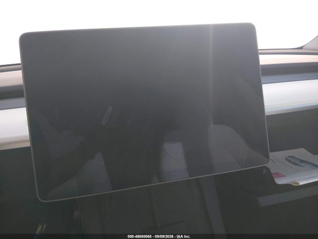 Tesla Model Y Long Range 2025 7SAYGDEEXSF238018 Image 7