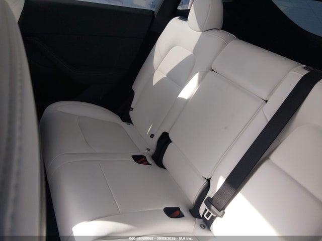 Tesla Model Y Long Range 2025 7SAYGDEEXSF238018 Image 8