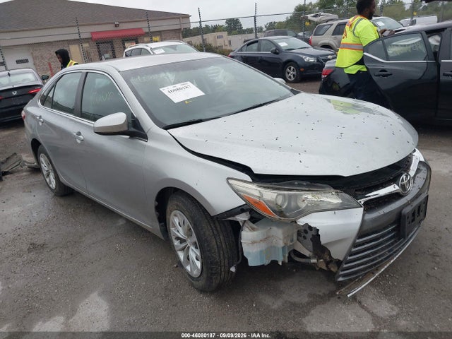 46080187 :رقم المزاد ، 4T4BF1FK9FR477003 vin ، 2015 Toyota Camry Le مزاد بيع