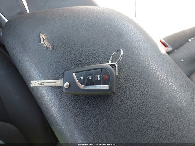 46080265 :رقم المزاد ، 4T1C11AK4MU586759 vin ، 2021 Toyota Camry Le مزاد بيع