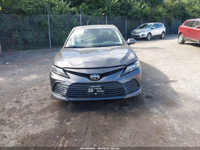 46080265 :رقم المزاد ، 4T1C11AK4MU586759 vin ، 2021 Toyota Camry Le مزاد بيع