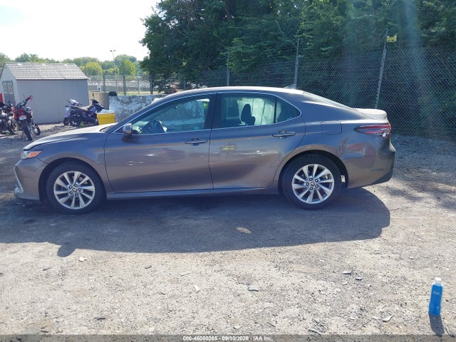 46080265 :رقم المزاد ، 4T1C11AK4MU586759 vin ، 2021 Toyota Camry Le مزاد بيع
