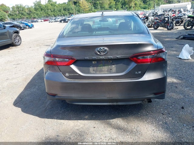 46080265 :رقم المزاد ، 4T1C11AK4MU586759 vin ، 2021 Toyota Camry Le مزاد بيع