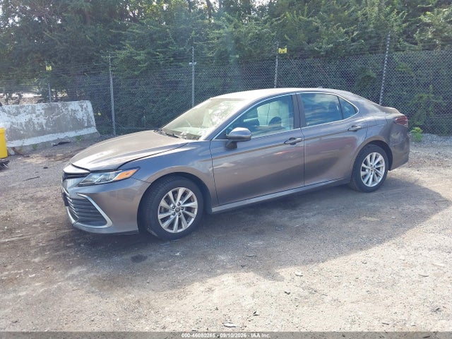 46080265 :رقم المزاد ، 4T1C11AK4MU586759 vin ، 2021 Toyota Camry Le مزاد بيع