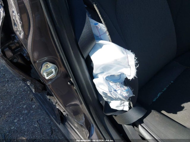 46080265 :رقم المزاد ، 4T1C11AK4MU586759 vin ، 2021 Toyota Camry Le مزاد بيع