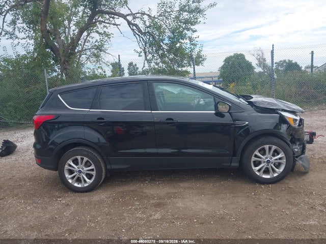 46080278 :رقم المزاد ، 1FMCU0GD5KUB22306 vin ، 2019 Ford Escape Se مزاد بيع