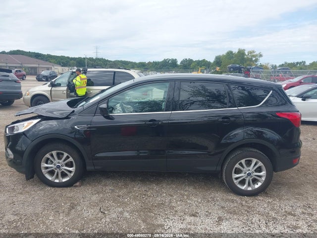 46080278 :رقم المزاد ، 1FMCU0GD5KUB22306 vin ، 2019 Ford Escape Se مزاد بيع