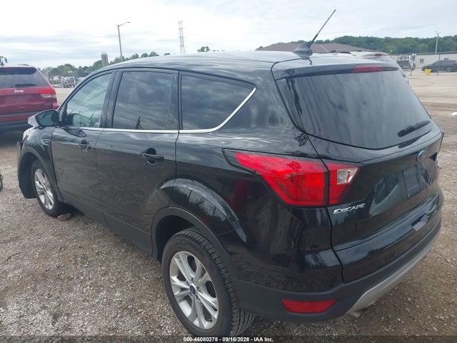 46080278 :رقم المزاد ، 1FMCU0GD5KUB22306 vin ، 2019 Ford Escape Se مزاد بيع