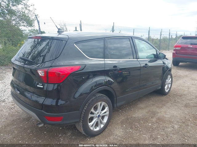 46080278 :رقم المزاد ، 1FMCU0GD5KUB22306 vin ، 2019 Ford Escape Se مزاد بيع