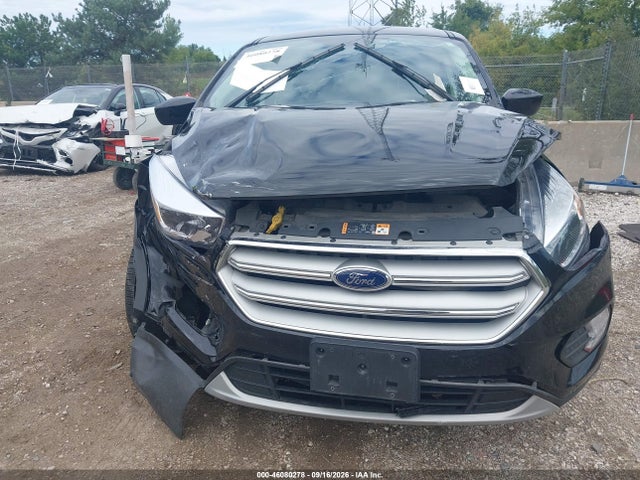 46080278 :رقم المزاد ، 1FMCU0GD5KUB22306 vin ، 2019 Ford Escape Se مزاد بيع