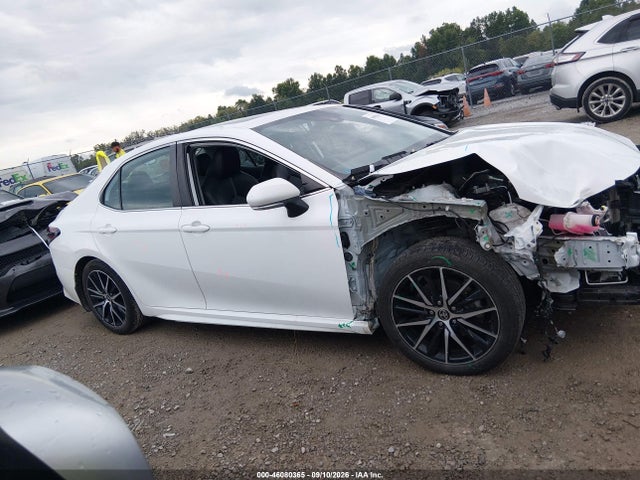 Auction sale of the 2022 Toyota Camry Se Hybrid, vin: 4T1S31AK4NU585263, lot number: 46080365