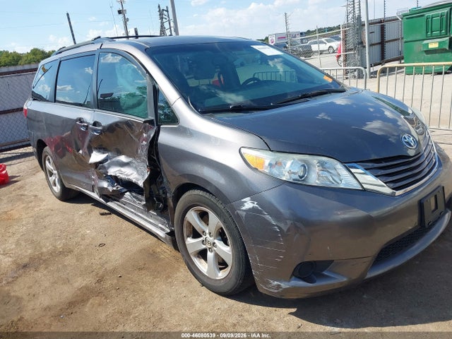 46080539 :رقم المزاد ، 5TDKK3DC7FS603493 vin ، 2015 Toyota Sienna Le 8 Passenger مزاد بيع