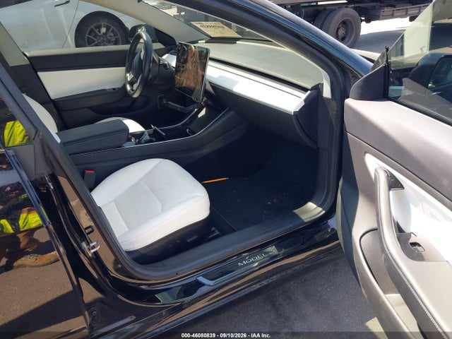 5YJ3E1EB2JF097011 Tesla Model 3 Long Range/performance