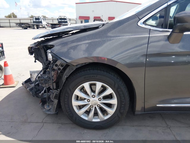 Продаж на аукціоні авто 2018 Chrysler Pacifica Touring L, vin: 2C4RC1BG2JR246151, номер лоту: 46081002