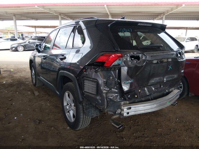 2021 Toyota Rav4 Xle მანქანა იყიდება აუქციონზე, vin: 2T3W1RFV8MC147202, აუქციონის ნომერი: 46081025