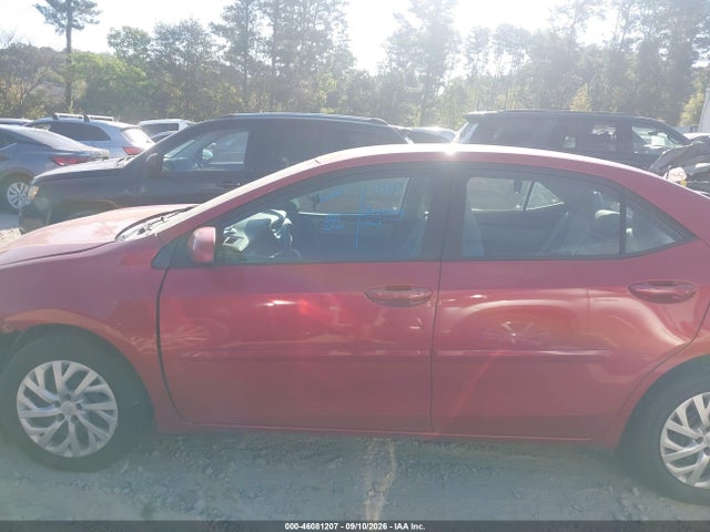 46081207 :رقم المزاد ، 5YFBURHE0JP825836 vin ، 2018 Toyota Corolla Le مزاد بيع