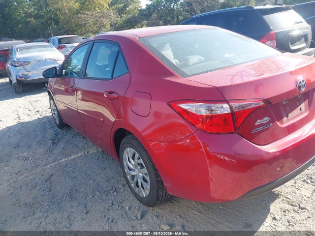 46081207 :رقم المزاد ، 5YFBURHE0JP825836 vin ، 2018 Toyota Corolla Le مزاد بيع