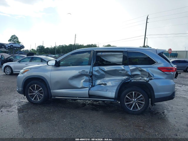 Продажа на аукционе авто 2018 Toyota Highlander Xle, vin: 5TDKZRFH8JS549511, номер лота: 46081210