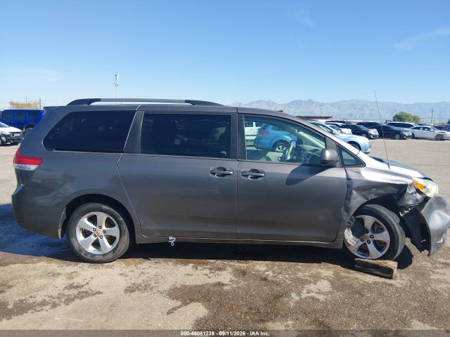 46081239 :رقم المزاد ، 5TDKK3DC8ES457443 vin ، 2014 Toyota Sienna Le V6 8 Passenger مزاد بيع