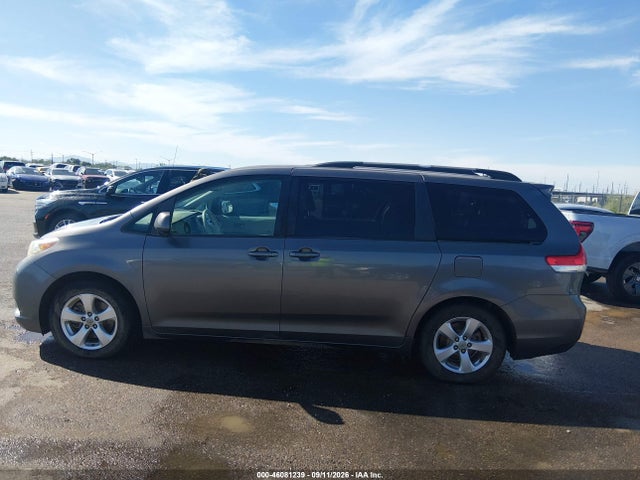 46081239 :رقم المزاد ، 5TDKK3DC8ES457443 vin ، 2014 Toyota Sienna Le V6 8 Passenger مزاد بيع