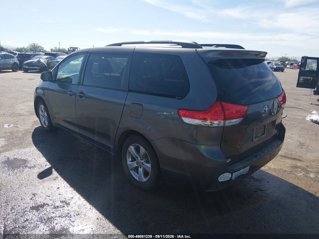 46081239 :رقم المزاد ، 5TDKK3DC8ES457443 vin ، 2014 Toyota Sienna Le V6 8 Passenger مزاد بيع