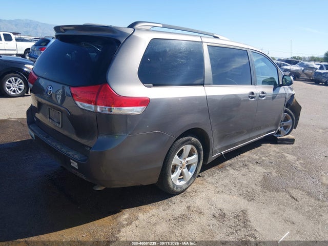 46081239 :رقم المزاد ، 5TDKK3DC8ES457443 vin ، 2014 Toyota Sienna Le V6 8 Passenger مزاد بيع