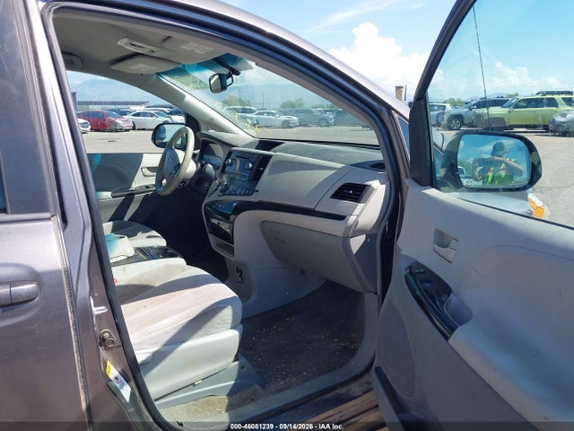 46081239 :رقم المزاد ، 5TDKK3DC8ES457443 vin ، 2014 Toyota Sienna Le V6 8 Passenger مزاد بيع