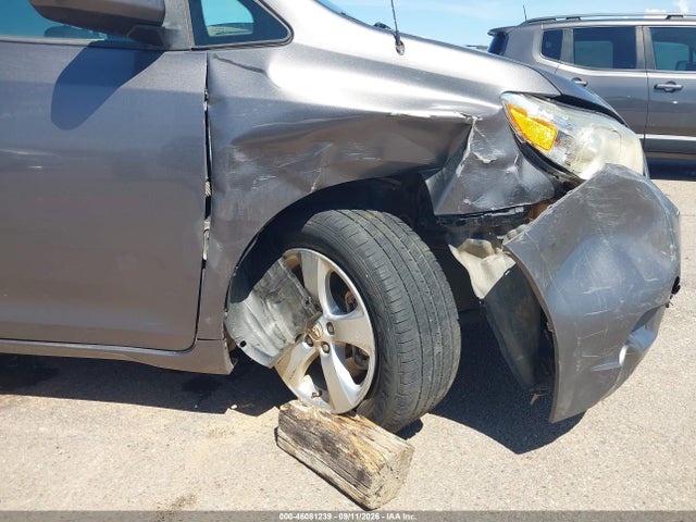 46081239 :رقم المزاد ، 5TDKK3DC8ES457443 vin ، 2014 Toyota Sienna Le V6 8 Passenger مزاد بيع