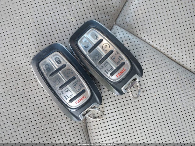 2019 Chrysler Pacifica Limited მანქანა იყიდება აუქციონზე, vin: 2C4RC1GG4KR721681, აუქციონის ნომერი: 46081288