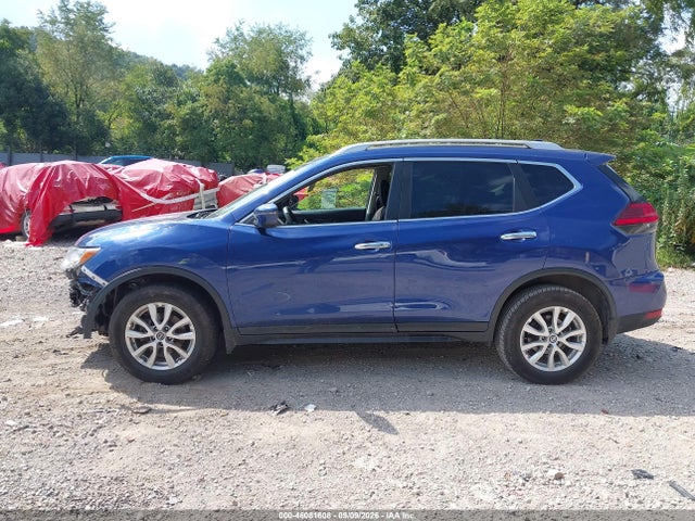 46081608 :رقم المزاد ، 5N1AT2MV1HC875168 vin ، 2017 Nissan Rogue Sv مزاد بيع