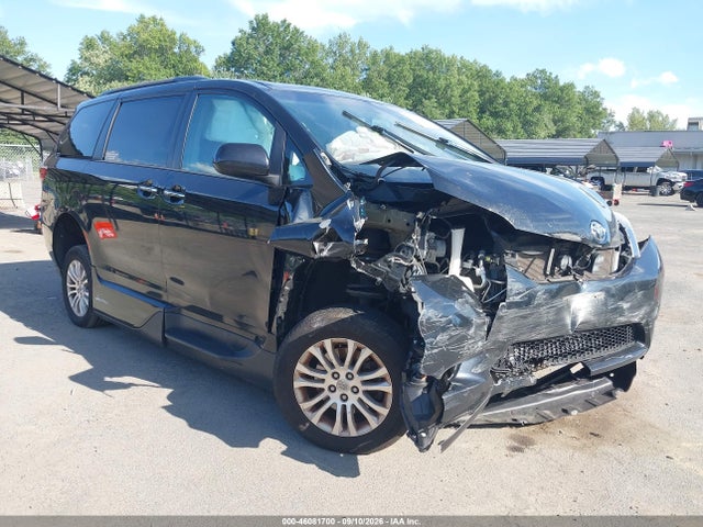 46081700 :رقم المزاد ، 5TDYK3DC2FS642860 vin ، 2015 Toyota Sienna Xle 8 Passenger مزاد بيع