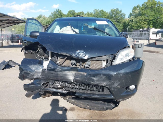 46081700 :رقم المزاد ، 5TDYK3DC2FS642860 vin ، 2015 Toyota Sienna Xle 8 Passenger مزاد بيع