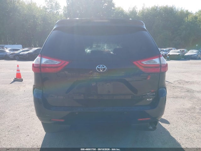 46081700 :رقم المزاد ، 5TDYK3DC2FS642860 vin ، 2015 Toyota Sienna Xle 8 Passenger مزاد بيع
