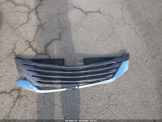 46081700 :رقم المزاد ، 5TDYK3DC2FS642860 vin ، 2015 Toyota Sienna Xle 8 Passenger مزاد بيع
