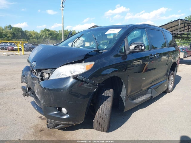 46081700 :رقم المزاد ، 5TDYK3DC2FS642860 vin ، 2015 Toyota Sienna Xle 8 Passenger مزاد بيع