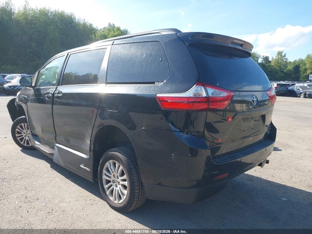 46081700 :رقم المزاد ، 5TDYK3DC2FS642860 vin ، 2015 Toyota Sienna Xle 8 Passenger مزاد بيع