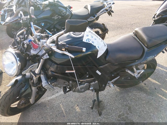 46081770 :رقم المزاد ، JS1VP53A252105633 vin ، 2005 Suzuki Sv650 مزاد بيع
