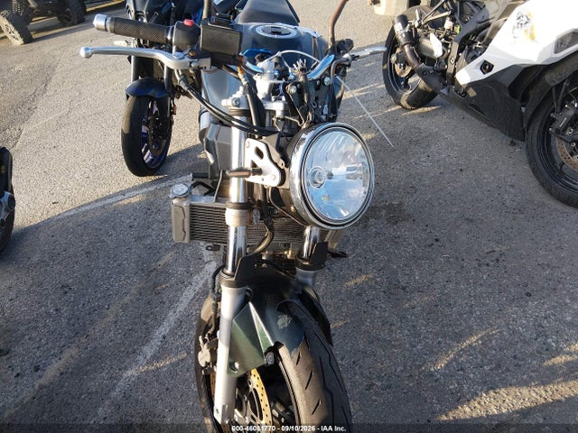 46081770 :رقم المزاد ، JS1VP53A252105633 vin ، 2005 Suzuki Sv650 مزاد بيع