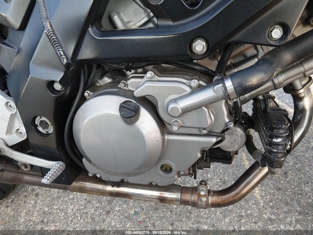 46081770 :رقم المزاد ، JS1VP53A252105633 vin ، 2005 Suzuki Sv650 مزاد بيع