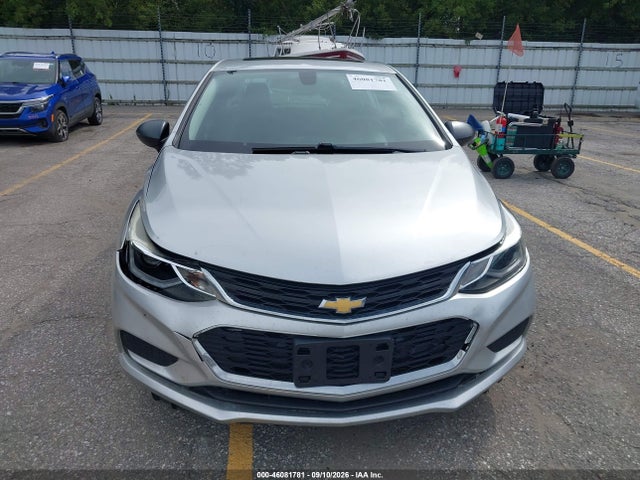 46081781 :رقم المزاد ، 1G1BE5SM0J7125606 vin ، 2018 Chevrolet Cruze Lt Auto مزاد بيع